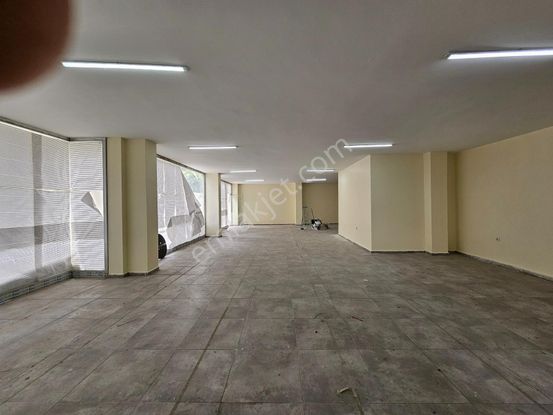 Beylikdüzü Yakupluda Çok Amaçlı Kullanıma Uygun Büyük Ön Cepheli