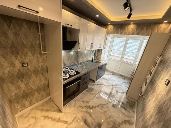 Kariyer'den Tepebaşın'da Manzaralı Katta Ultra Lüx Yapılı 3+1 Daire