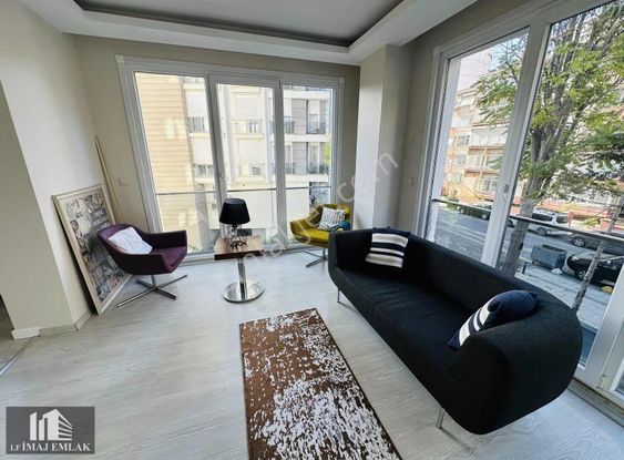 Kozyatağı Marmara Caddesinde Ön Cephe Satılık 2+1