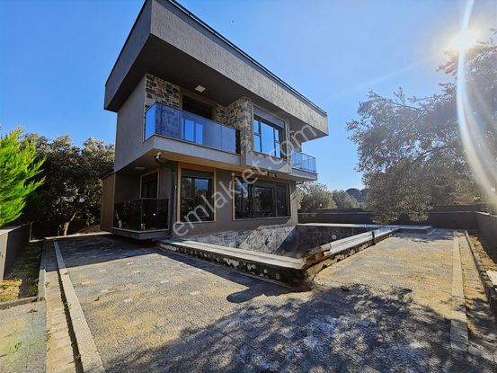 Eu Gayrimenkulden Balıkesir Edremit Gürede Havuzlu 3+1 Tek Müstakil