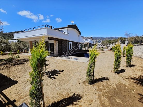 Eu Gayrimenkulden Balıkesir Edremit Gürede 600 M2 Arsa İçinde Havuzlu 4+1 Müstakil Villa