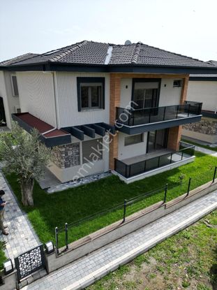 Eu Gayrimenkulden Balıkesir Edremit Gürede Girişte Odalı Denize Yakın Tek Müstakil Villa