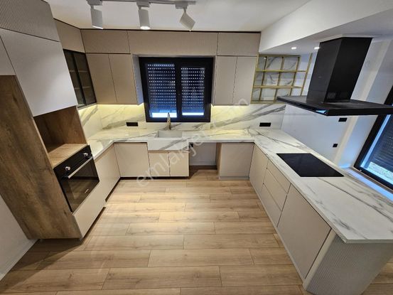 Eu Gayrimenkulden Balıkesir Edremit Gürede Saunalı Şömineli Havuzlu 5+1 Villa