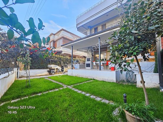 Eu Gayrimenkulden Balıkesir Edremit Gürede Denize 250 Mt Mesafede Geniş Bahçeli Villa