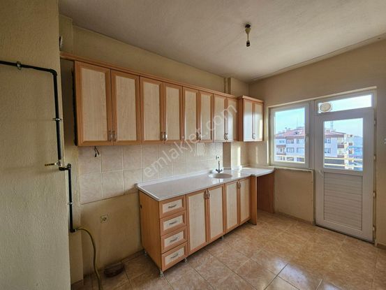 Bosna Hersek Mahallesi’nde Selçuk Üniversitesine Oldukça Yakın Bakımlı 3+1 Satılık Fırsat Daire