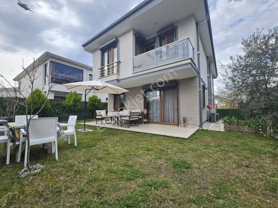 Eu Gayrimenkulden Balıkesir Edremit Gürede Denize Yakın Isı Pompalı 3+1 Villa