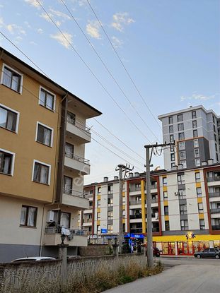 Atlı Kapı Sitesinde Ful Eşyalı Geniş Satılık Daire
