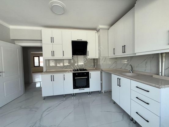 Ufuk Kılıç Emlak'tan Salı Pazarı Yanı 3+1 Ful Yapılı Güney Daire