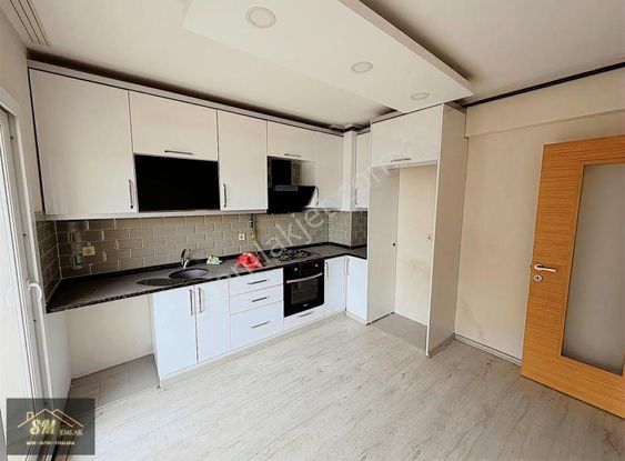 Sm Gayrimenkul'den 2+1 Köşe Arakat Kiralık Daire Okul Civarı
