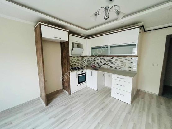 Emlak Center'dan Muradiye Maha Satılık 2+1 Ara Kat Daire