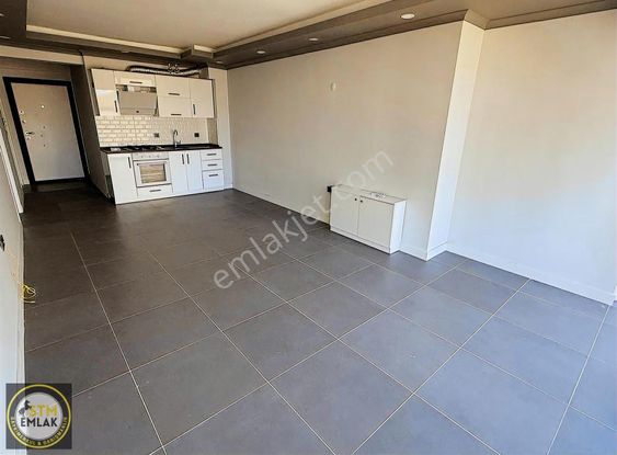 Stm Emlaktan Atatürk Cad. Plaza İçerisinde Kiralık 1+1 Daire