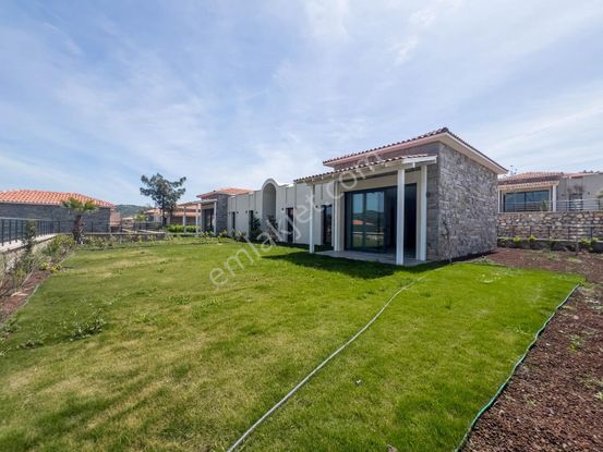 Bodrum Mumcular Acropol 3+1 Tek Katlı Bahçeli Köşe Villa