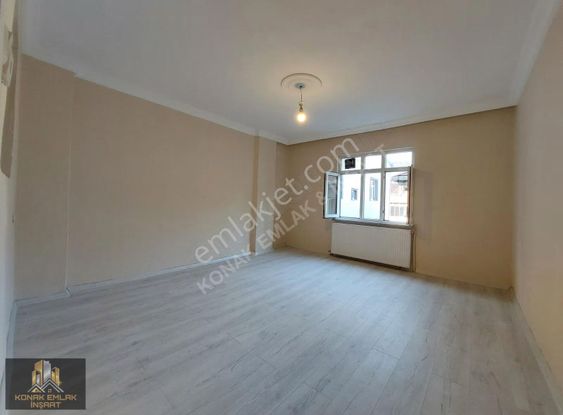 Konak Emlak'tan Kiralık 2+1 95m² 3.kat Merkezi Konumda Daire