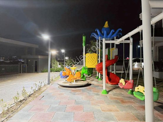 Tramvaya Yakın Havuz Manzaralı Site İçerisinde 1+1