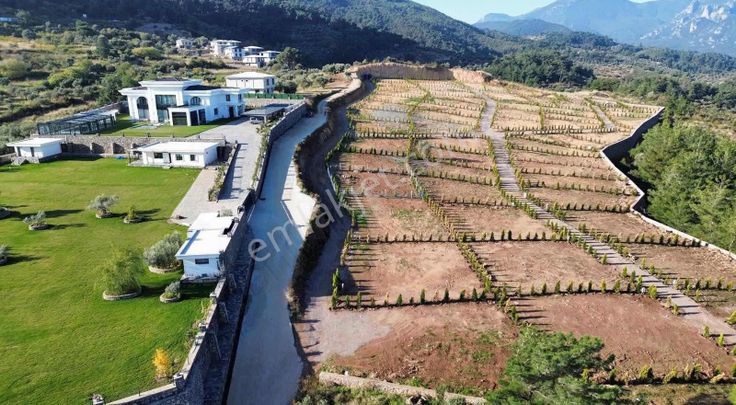 Kemalpaşa Yukarıkızılca Da Manzaralı Projeli 411m2 Bahçeler