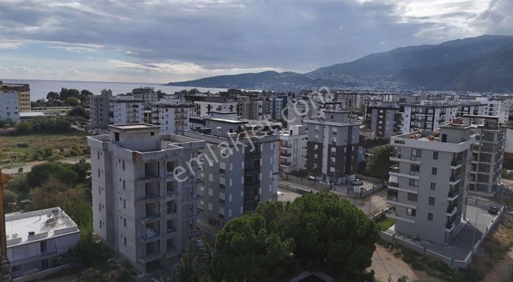 07 Truva Emlaktan Finike Sahilde Denize Yakın Geniş 1+1 Satılık