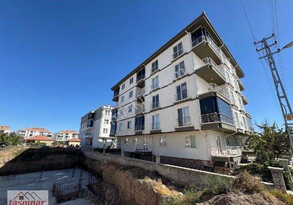 Taşpınar Gayrimenkul'den Satılık Hacılar Harmanında 3+1 Daire 2.kat Ara Kat