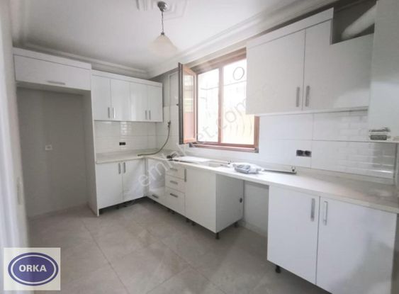 Ümraniye'de İçi Yenilenmiş 85m²net Bahçe Kullanımlı 3+1 Kombili