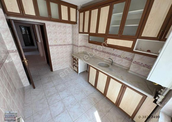 Malazgirt Mh 3+1 Katta Caddeye Yakın Çift Balkonlu Kiralık Daire