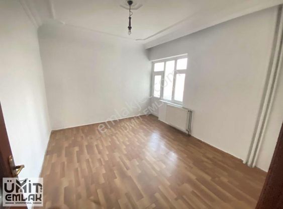 Ümit Emlak 'tan Sanayi Mah Ana Yol Üzerinde Kiralık Daireler