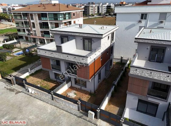 Üç Elmastan Altıntepe Mah. 4+1 Araç Takasına Uygun Satılık Villa