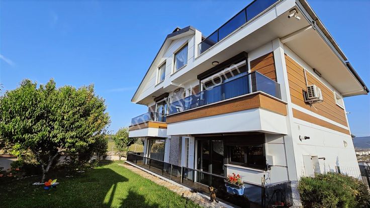 Yalova Çiftlikköy'de Satılık Deniz Ve Doğa Manzaralı Lüks Villa