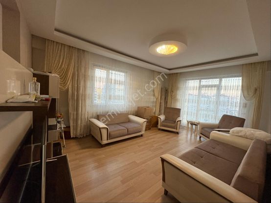 Bağcılar Bölgesi Ahmet Kaya Caddesi Üzerinde 3+1 Kiralık Fırsat Daire