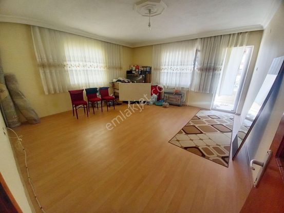 Elif Gayrimenkul Den Çok Güzel Lokasyonda Ara Katta Geniş Cadde Cepheli3+1 Daire