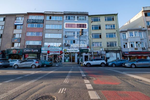 Kadıköy Kurbağalıdere Cad. Belediye Karşısı, 6 Odalı Ofis