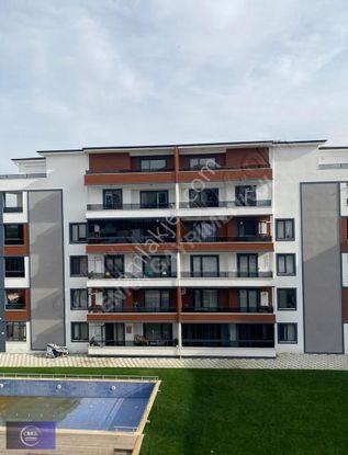 Enka Kartepe'den Ebeveyn Banyolu Site İçi 2+1 Kiralık Daire
