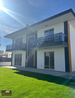 Ayyıldız Mahallesinde Müstakil İskanlı Satılık 5+1 Villa