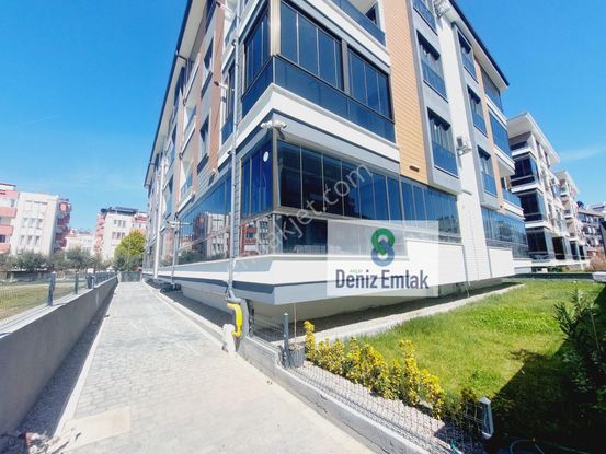 Denizden Akçayda Kapalı Otoparklı Yerden Isıtmalı Satılık 1+1 Daire.