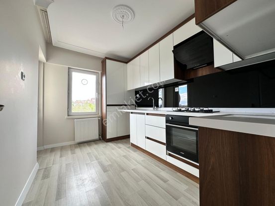 Pursaklar Mehmet Zengin Emlak'tan 1.kat 3+1 Park Manzaralı Yapılı Masrafsız Daire