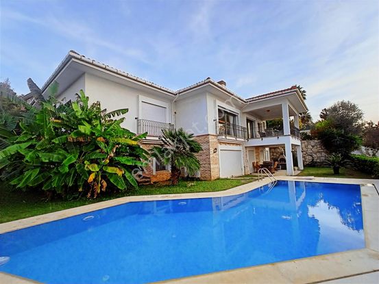 Kuşadası Soğucak,ta Güvenlikli Sitede Özel Havuzlu Villa