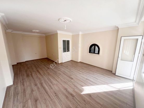 Huzurevlerinde_3+1_kapalı_mutfak_metroya_yakın_geniş_düşük_katlı