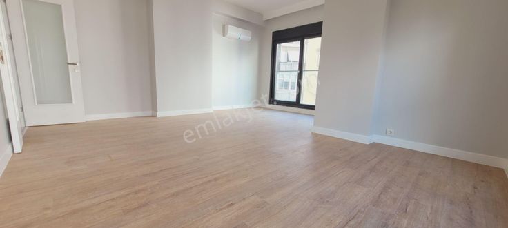 Boş .... Feneryolu Mah.de Sıfır Balkonlu E.banyolu 2+1 Daire