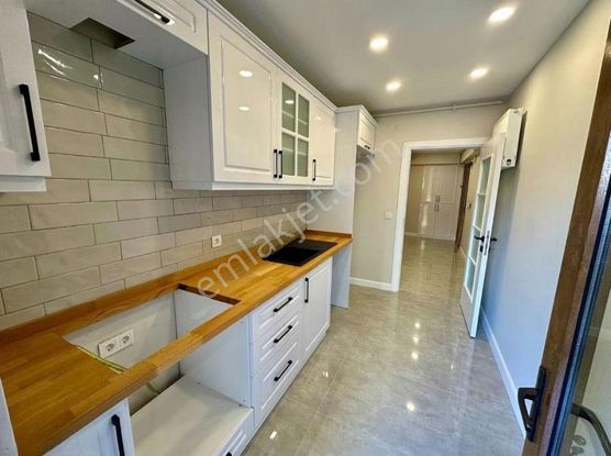 Boş... Genç Bina İskanlı Balkonlı 3+1 7/24güvenlikli Havuzlu Sitede