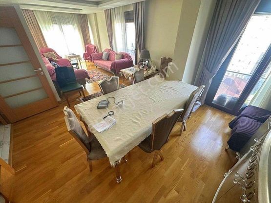 Göztepe Ebeveyn Banyolu Genç Bina Balkonlı 135 M2 3+1 Fırsat Daire