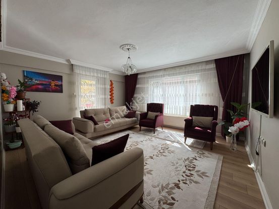 Pursaklar Mehmet Zengin Emlak'tan Merkezde 1.kot 2+1 Yapılı Masrafsız Daire