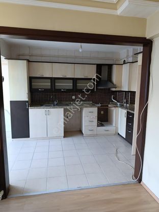 Çiflik Caddesinde 2.5+1