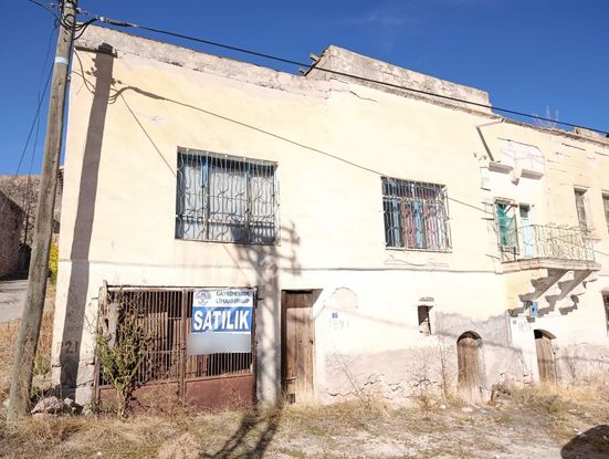 Ürgüp Karlık Köyü'nde Satılık İki Katlı Yığma Ev Ve Müştemilatı