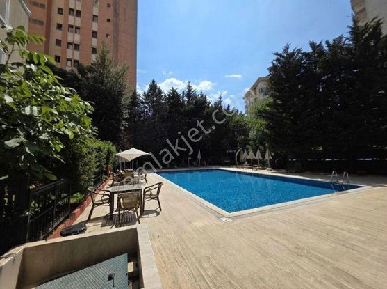 Boş.. Site Özlllikli Bakımlı 24 Saat Güvenlk Havuz İmkanı Prestijli 3+1 Daire