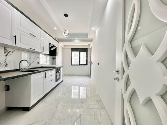 ⭐ay Emlak'tan⭐akçay'da Ön Cephe Arakat Kapalı Otoparklı Ebeveyn Banyolu Satılık 2+1 Lüks Daire