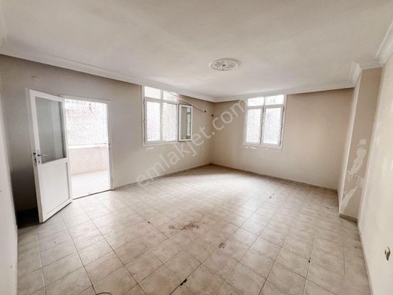 Tellidere'de_3+1_kapalı_mutfak_site'de_çok_geniş_metroya_yakın..