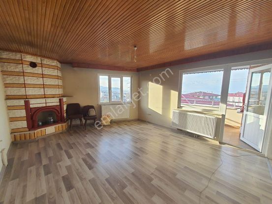 Anıl Gayrimenkul'den İhsaniye Mahallesinde 135m2 (3+1) Kiralık Daire
