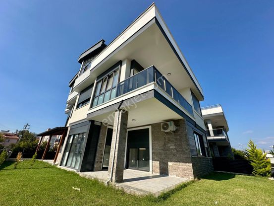 ✨akçay Ay Emlaktan✨narlı'da Denize 1 Sokak Geniş Deniz Ve Dağ Manzaralı Teraslı Satılık 4+1 Villa