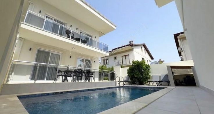 Fethiye Merkezde Müstakil Havuzlu Sıfır Eşyalı Uz. Dönem Villa
