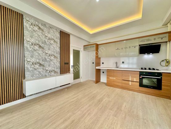 ⭐ay Emlaktan⭐akçay'da Denize Yakın Ön Cephe Şık Tasarımlı Arakat Çift Balkon Satılık 2+1 Lüx Daire