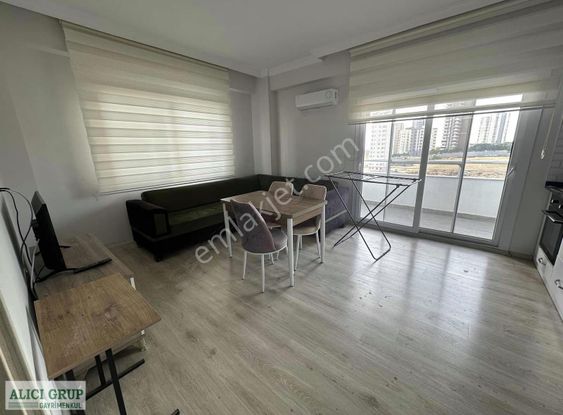 Anayola Yakın Full Eşyalı Geniş Oturum Hasarsız Binada 1+1 Daire