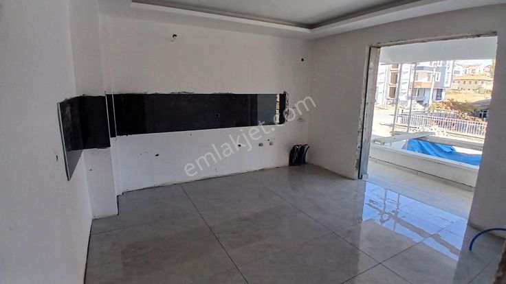 Kuşdili Mah. Cacabey Gençlik Merkezi Arkasında 4+1 Sıfır